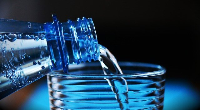 ดื่มน้ำเปล่าให้เพียงพอต่อความต้องการของร่างกาย